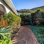 Zonnendal Family Home In Charming Kalk Bay