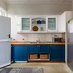 Zonnendal Family Home In Charming Kalk Bay